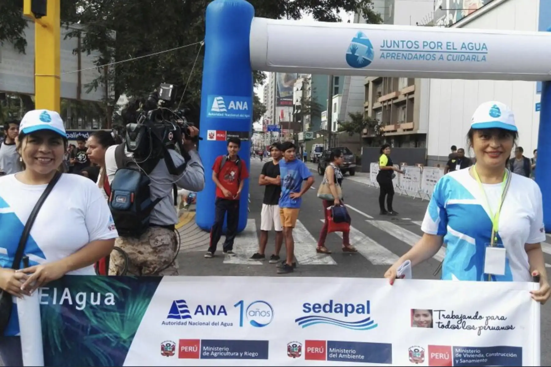 Caminata por el Agua. Unidos por una sola razón: la importancia del cuidado del agua. Foto:ANDINA/Twiter  Ana Perú