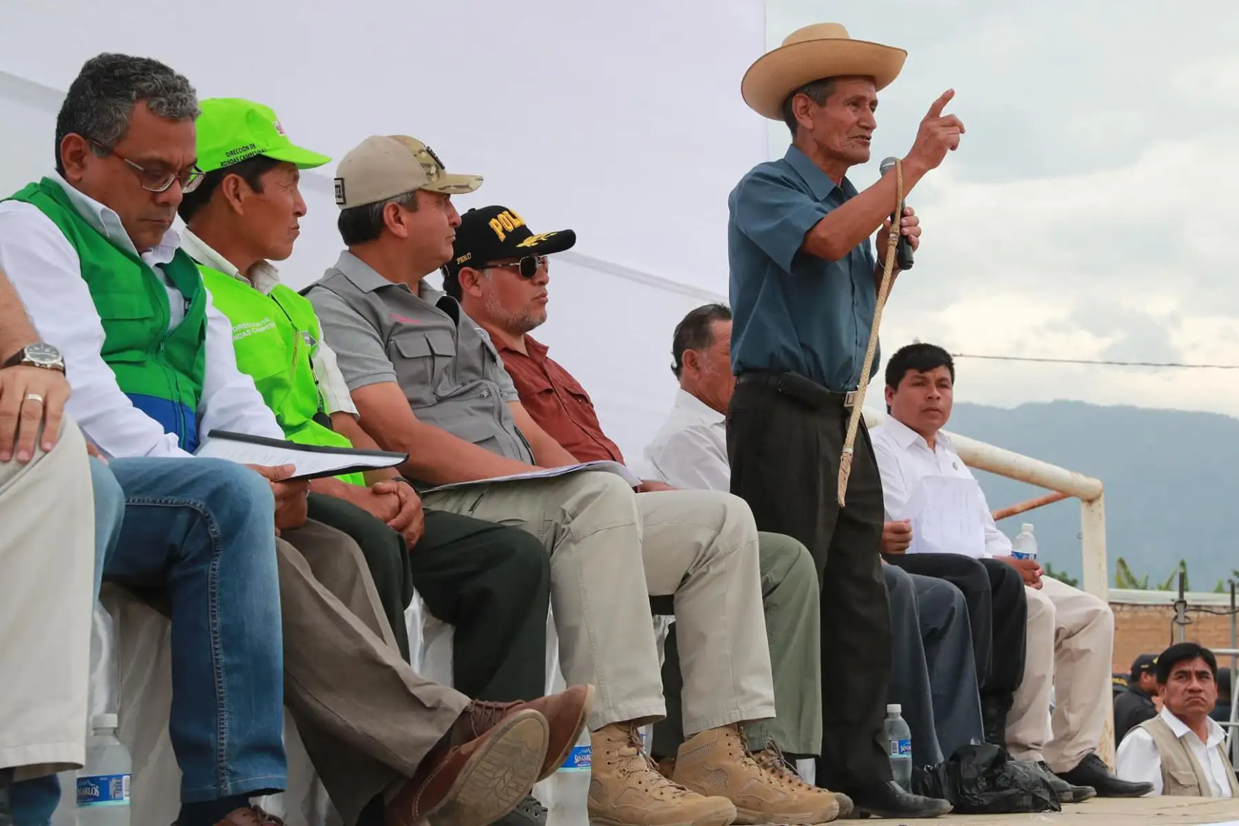El Ministro del Interior Vicente Romero, juramenta 10 rondas campesinas de Chaparrí en Chongoyape, Chiclayo.Foto:ANDINA/ Carlos Lezama