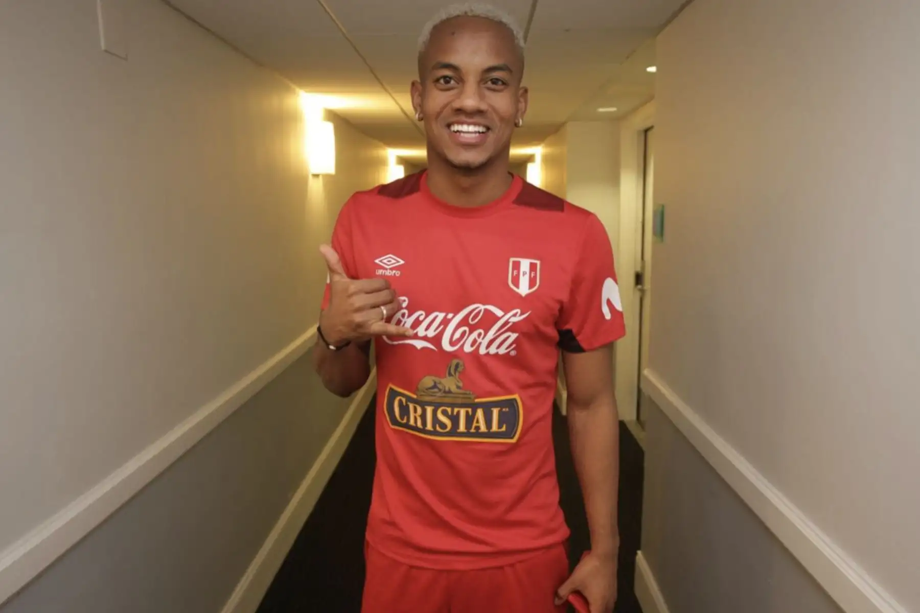 André Carrillo llego a la concentración de la selección peruana. Foto: ANDINA/Twiter FPF