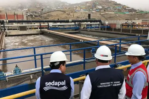 Ministro Bruce y otras autoridades inspeccionaron planta La Chira. Foto: Ministerio de Vivienda