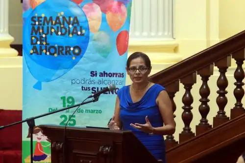 Mariela Zaldívar de la SBS inaugura la Semana del Ahorro en el Congreso de la República. ANDINA/Norman Córdova