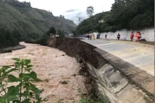 Cierran tramo de la carretera Central en Huánuco para acelerar limpieza de vía. ANDINA/Difusión