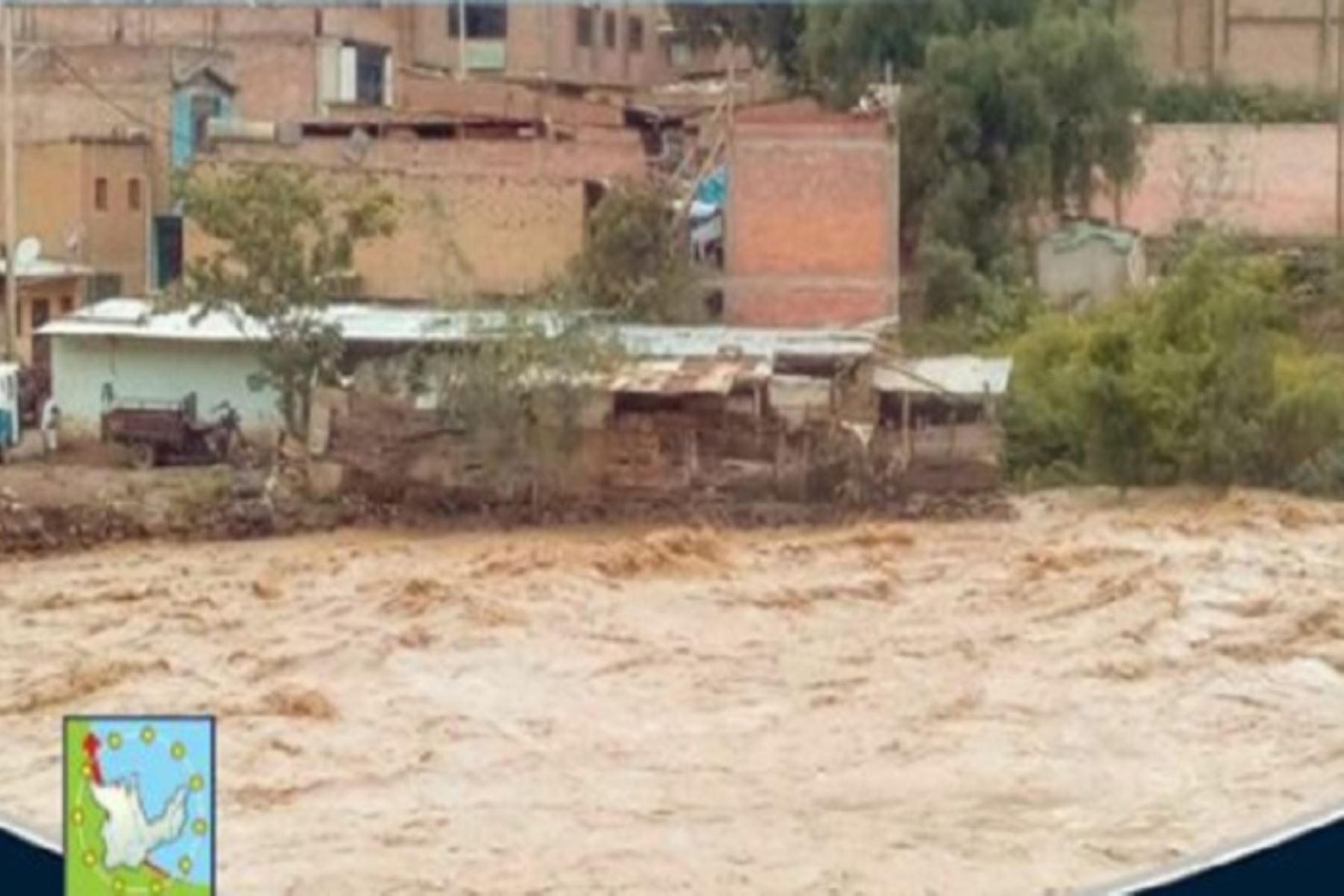 El río Huallaga se desbordó en la víspera y causó daños.