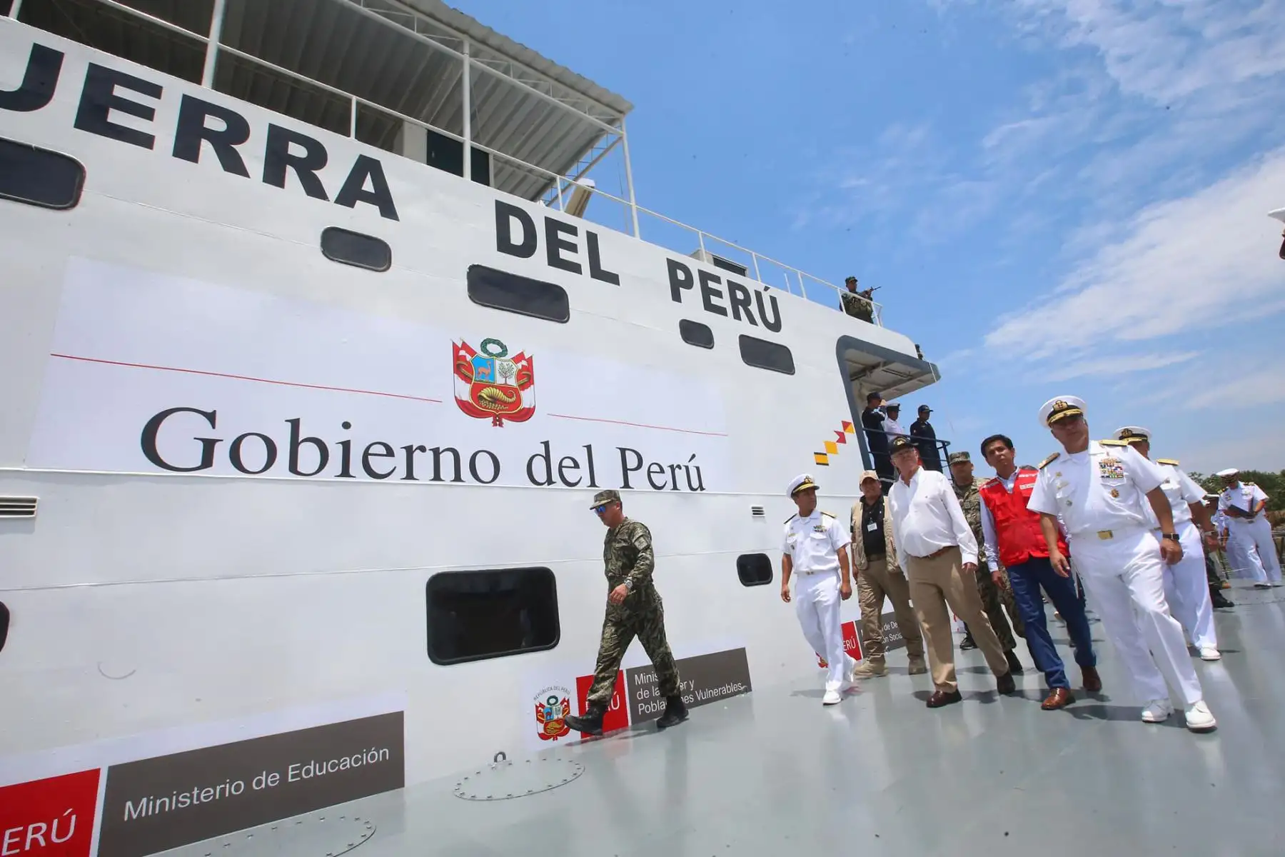 El jefe del Estado  Pedro Pablo Kuczynski visitó el Servicio Industrial de la Marina de Iquitos (SIMAI) donde colocó la Quilla del Buque de la Armada Peruana (BAP)  - PIAS “Río Yavarí”.Foto:ANDINA/Prensa Presidencia