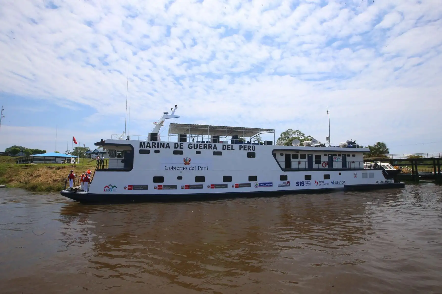 El jefe del Estado  Pedro Pablo Kuczynski visitó el Servicio Industrial de la Marina de Iquitos (SIMAI) donde colocó la Quilla del Buque de la Armada Peruana (BAP)  - PIAS “Río Yavarí”.Foto:ANDINA/Prensa Presidencia