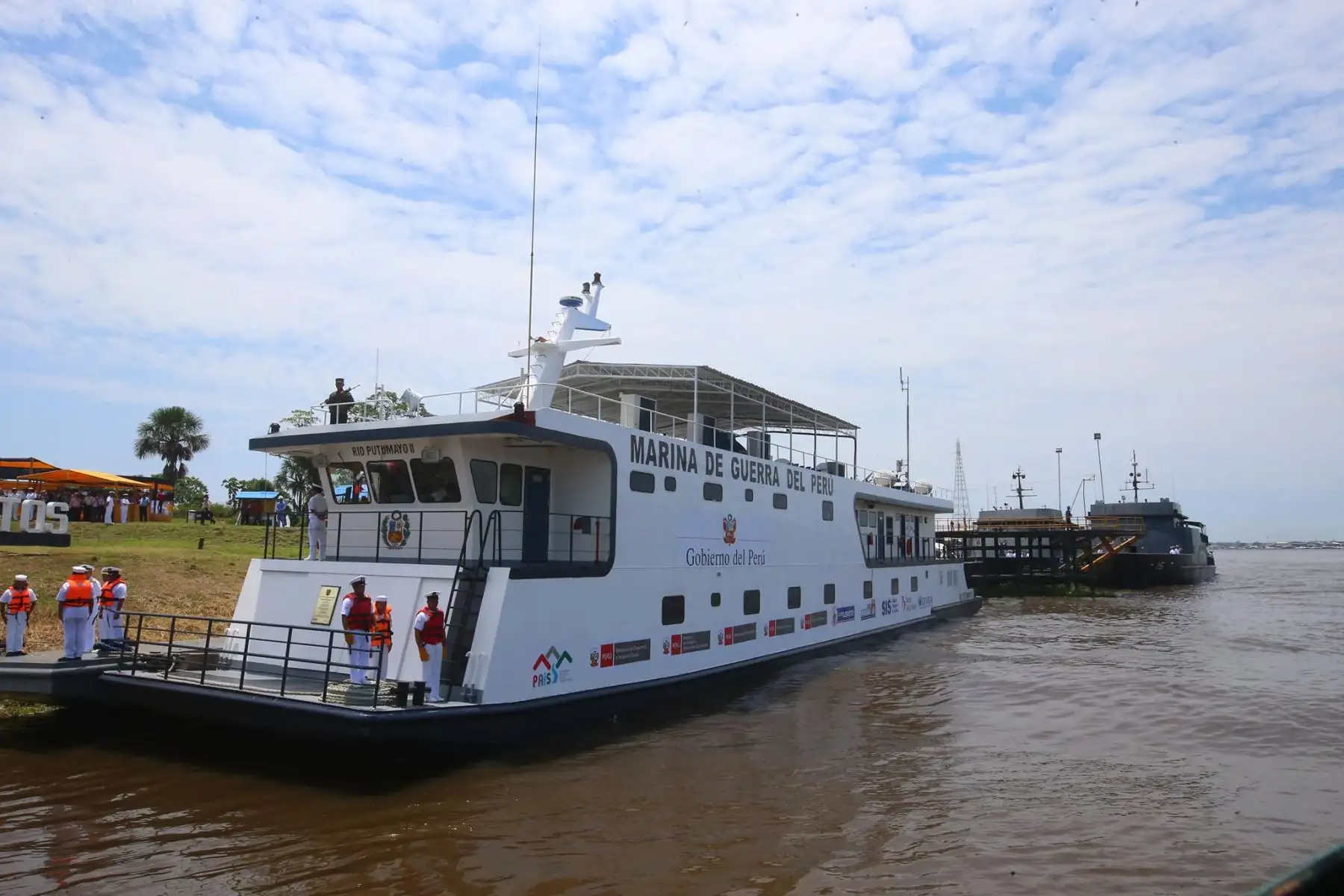El jefe del Estado  Pedro Pablo Kuczynski visitó el Servicio Industrial de la Marina de Iquitos (SIMAI) donde colocó la Quilla del Buque de la Armada Peruana (BAP)  - PIAS “Río Yavarí”.Foto:ANDINA/Prensa Presidencia