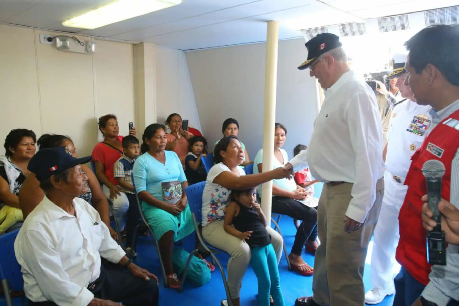El jefe del Estado  Pedro Pablo Kuczynski visitó el Servicio Industrial de la Marina de Iquitos (SIMAI) donde colocó la Quilla del Buque de la Armada Peruana (BAP)  - PIAS “Río Yavarí”.Foto:ANDINA/prensa Presidencia