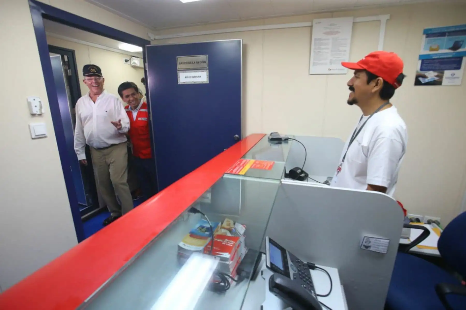 El jefe del Estado  Pedro Pablo Kuczynski visitó el Servicio Industrial de la Marina de Iquitos (SIMAI) donde colocó la Quilla del Buque de la Armada Peruana (BAP)  - PIAS “Río Yavarí”.Foto:ANDINA/prensa Presidencia
