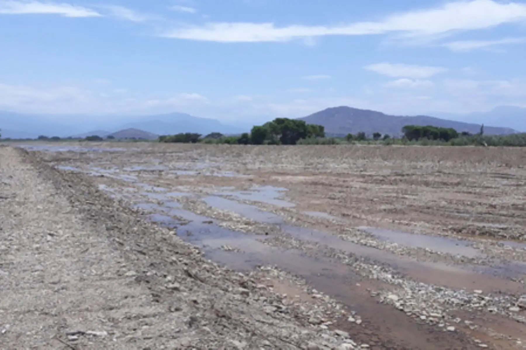 Minagri culmina descolmatación de quebrada Juana Ríos, en Lambayeque.