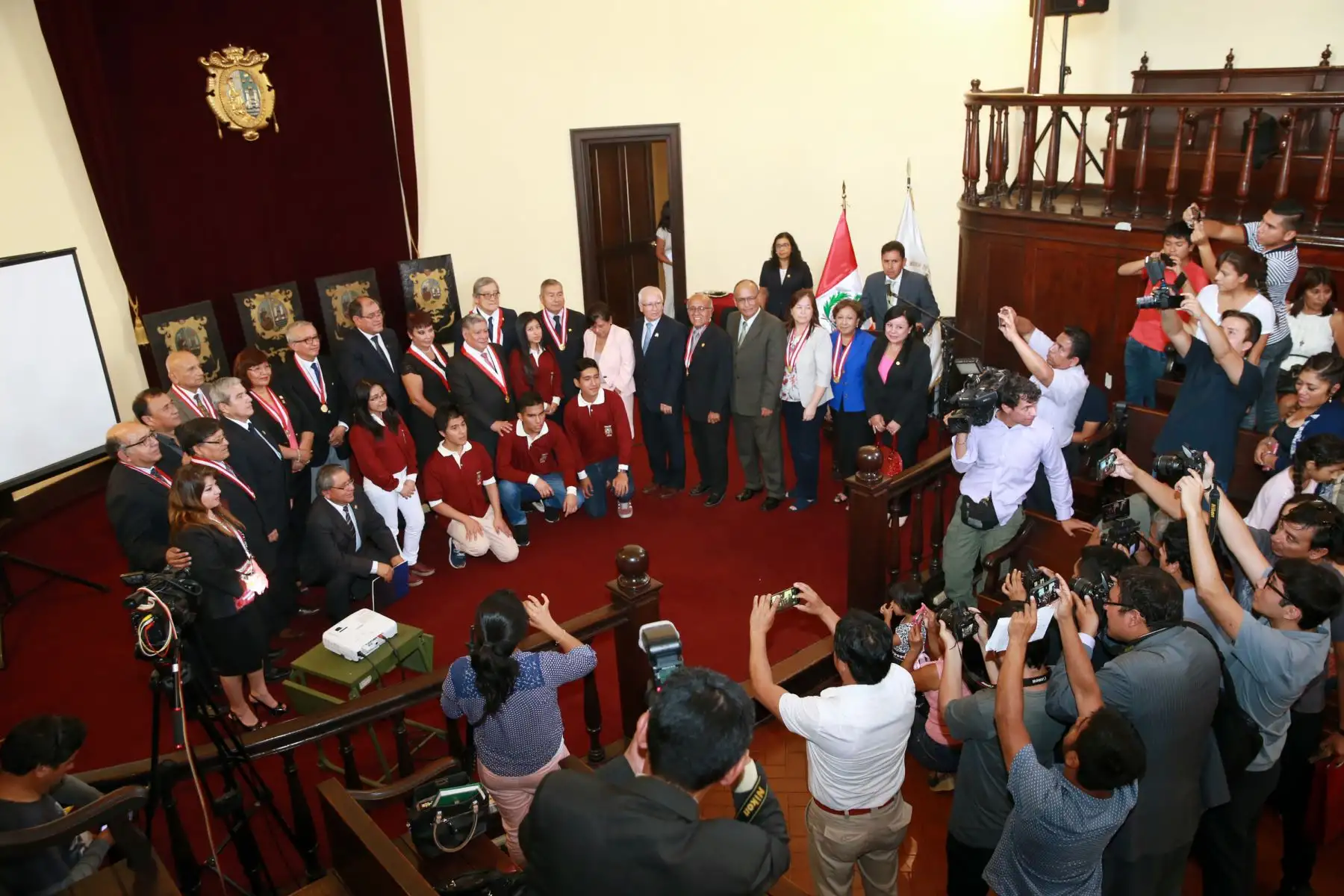 Primer   puesto y autoriedades  de  la Universidad Mayor de San Marcos  Foto: ANDINA/Norman Córdova
