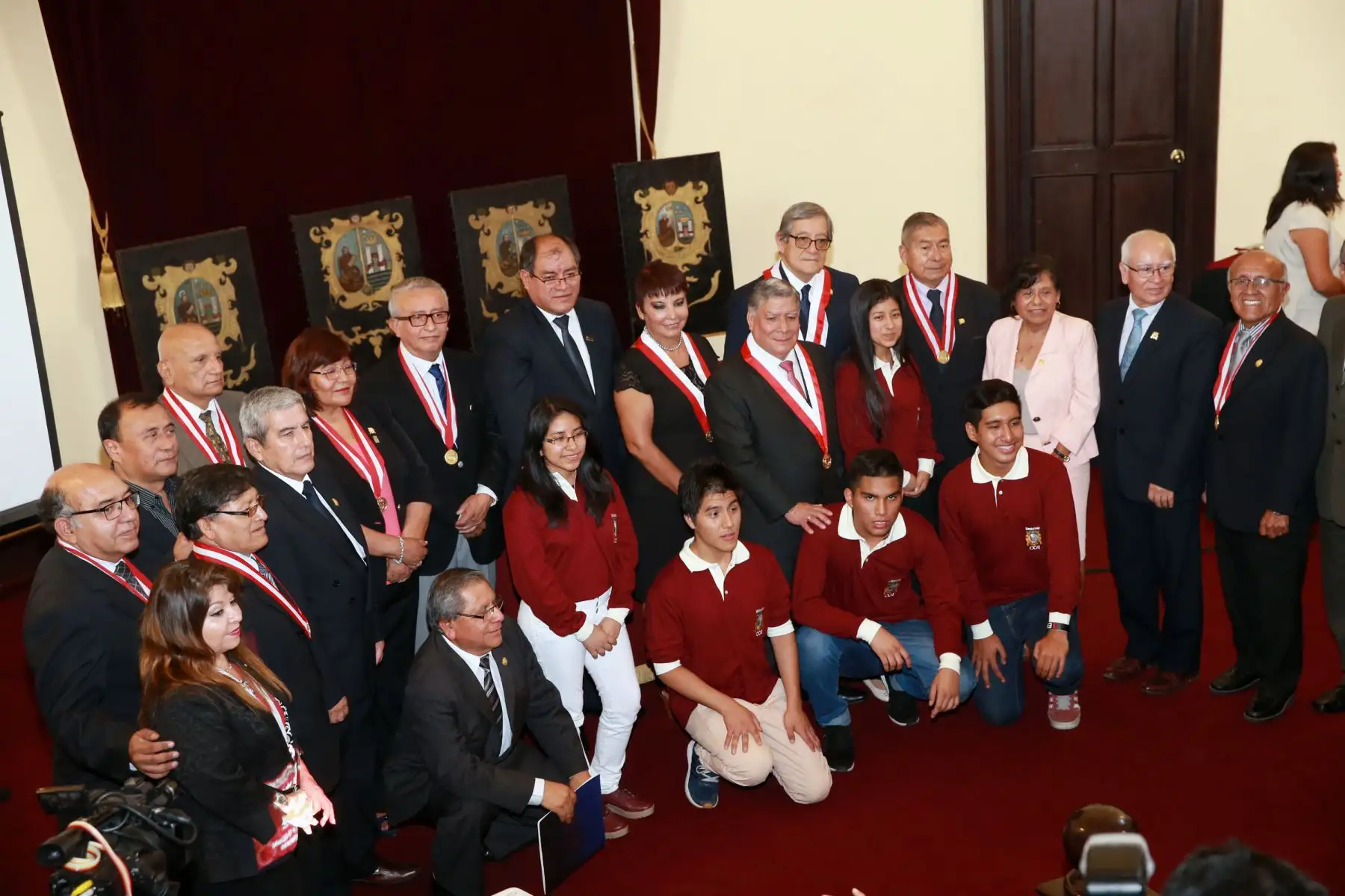 Primer   puesto y autoriedades  de  la Universidad Mayor de San Marcos  Foto: ANDINA/Norman Córdova