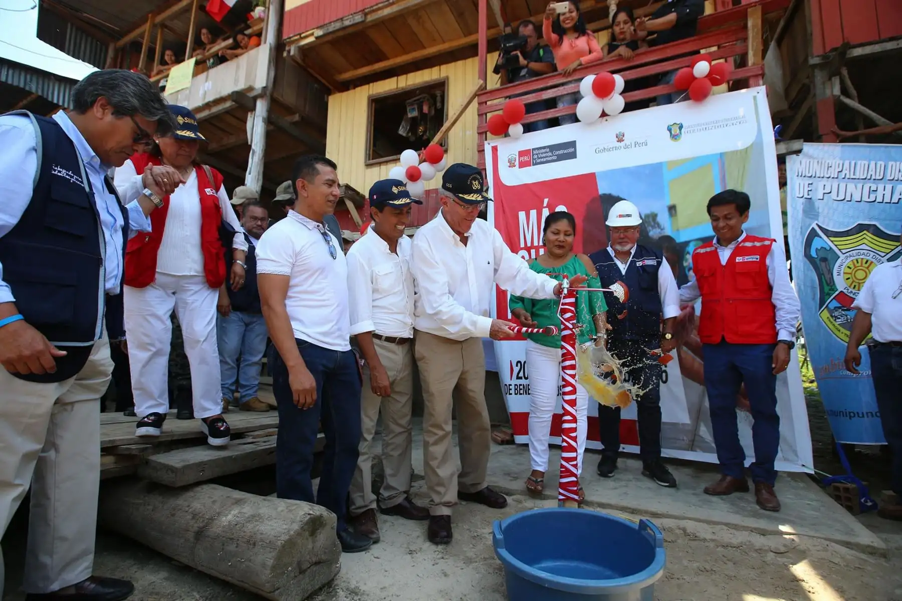 Presidente  Pedro Pablo Kuczynski y ministro Carlos Bruce inauguraron  obras de agua potable en el distrito de Punchana. Foto:ANDINA/ Prensa Presidencia