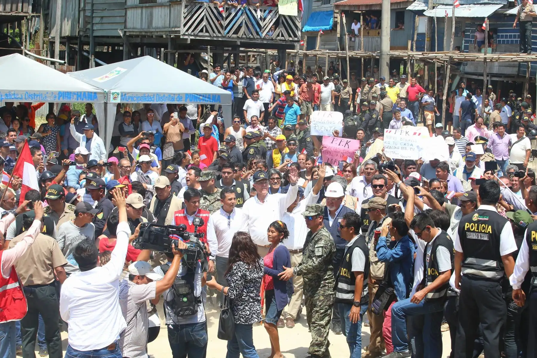 Presidente  Pedro Pablo Kuczynski y ministro Carlos Bruce inauguraron  obras de agua potable en el distrito de Punchana. Foto:ANDINA/ Prensa Presidencia