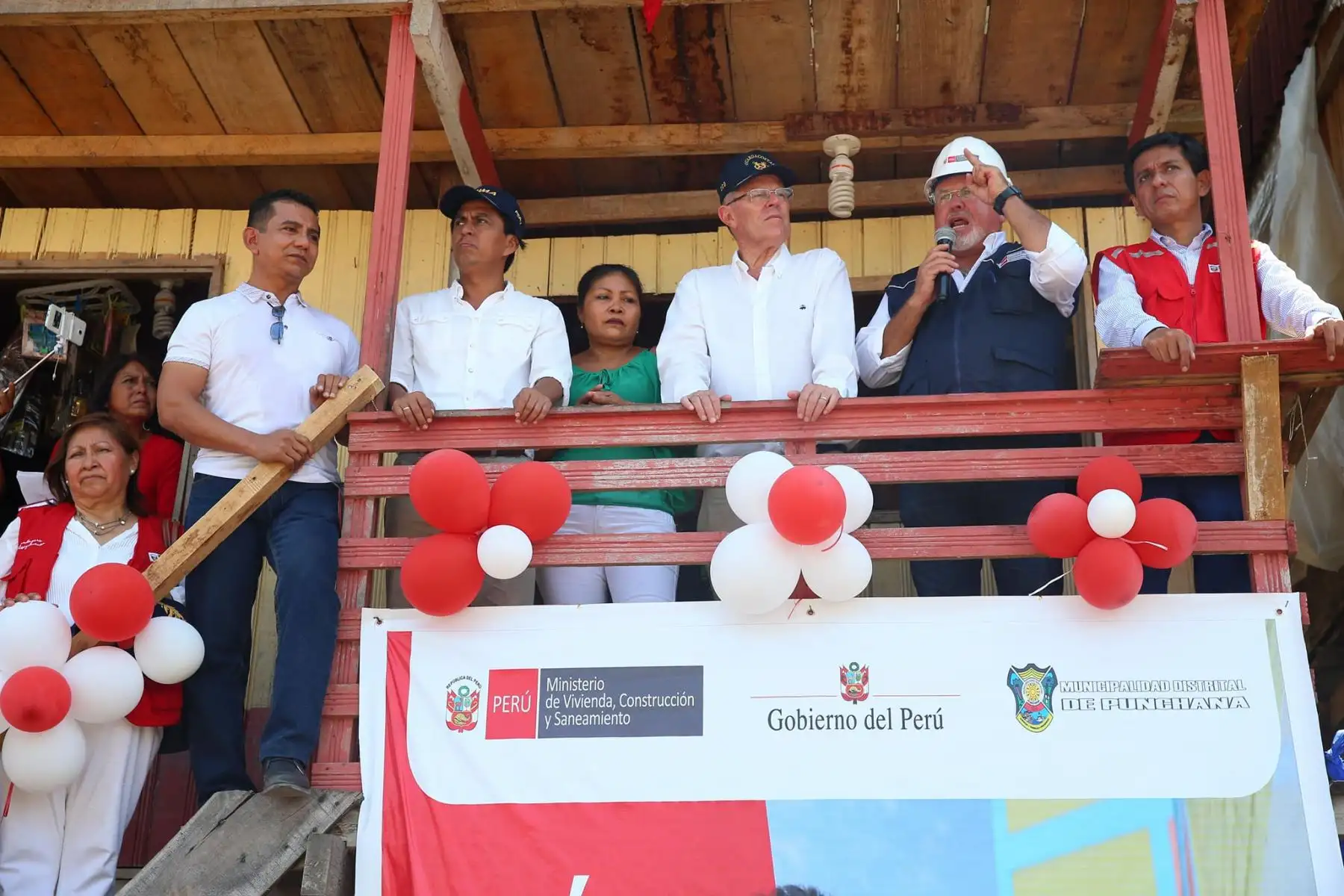Presidente  Pedro Pablo Kuczynski y ministro Carlos Bruce inauguraron  obras de agua potable en el distrito de Punchana. Foto:ANDINA/ Prensa Presidencia
