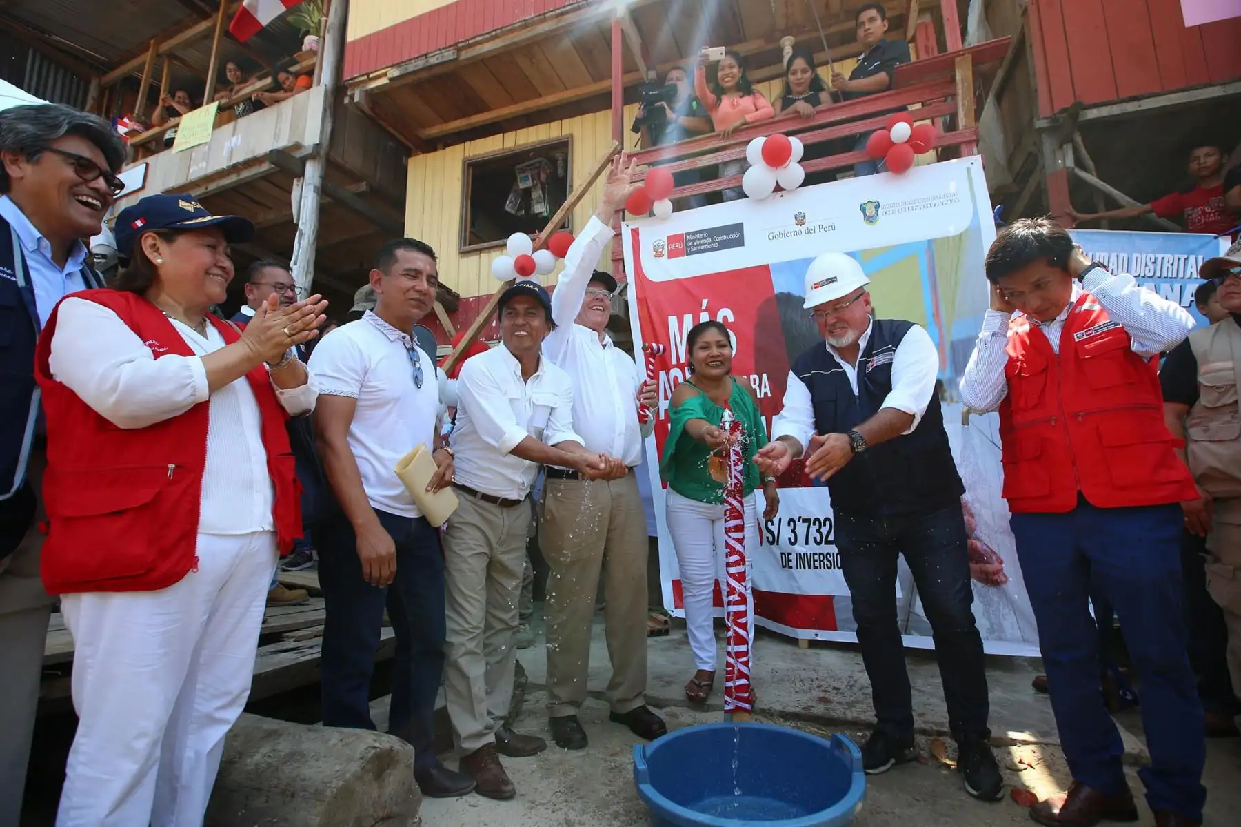 Presidente  Pedro Pablo Kuczynski y ministro Carlos Bruce inauguraron  obras de agua potable en el distrito de Punchana. Foto:ANDINA/ Prensa Presidencia