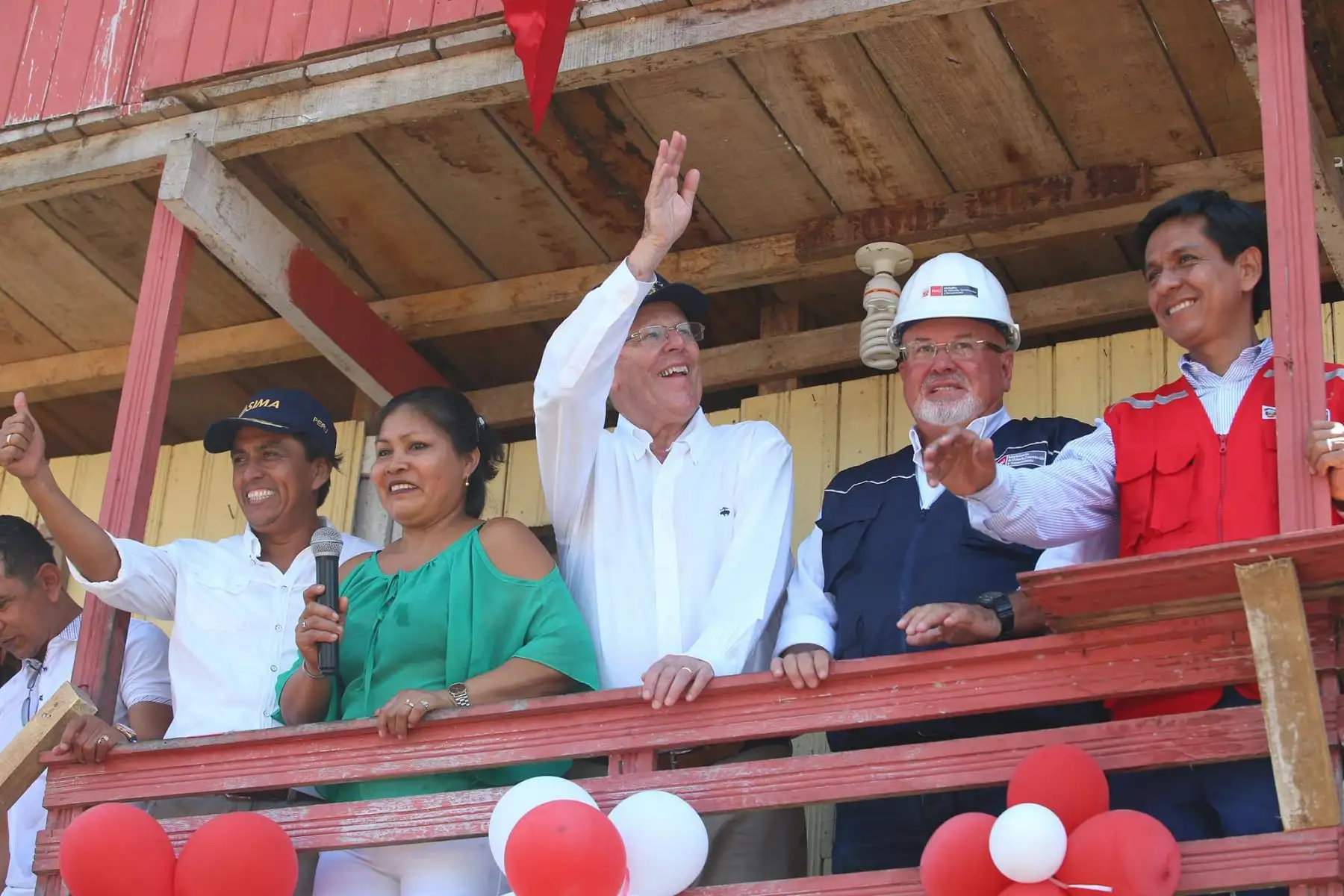 Presidente  Pedro Pablo Kuczynski y ministro Carlos Bruce inauguraron  obras de agua potable en el distrito de Punchana. Foto:ANDINA/ Prensa Presidencia