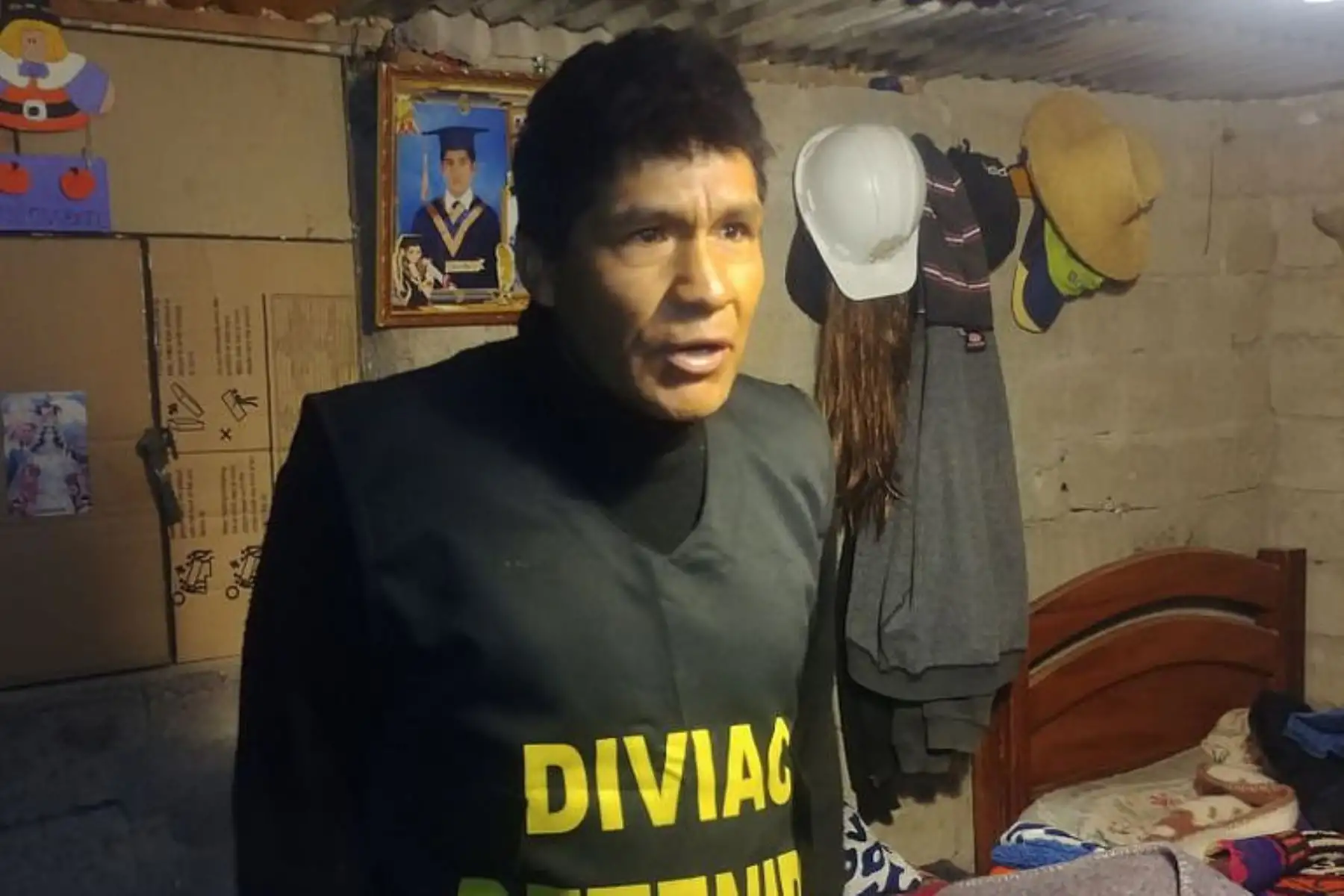 La Policía Nacional capturó y desarticuló esta madrugada a la organización criminal los Malditos de Chumbivilcas, dedicada al tráfico de terrenos, y detuvo a 26 de sus integrantes. Foto: Ministerio del Interior.