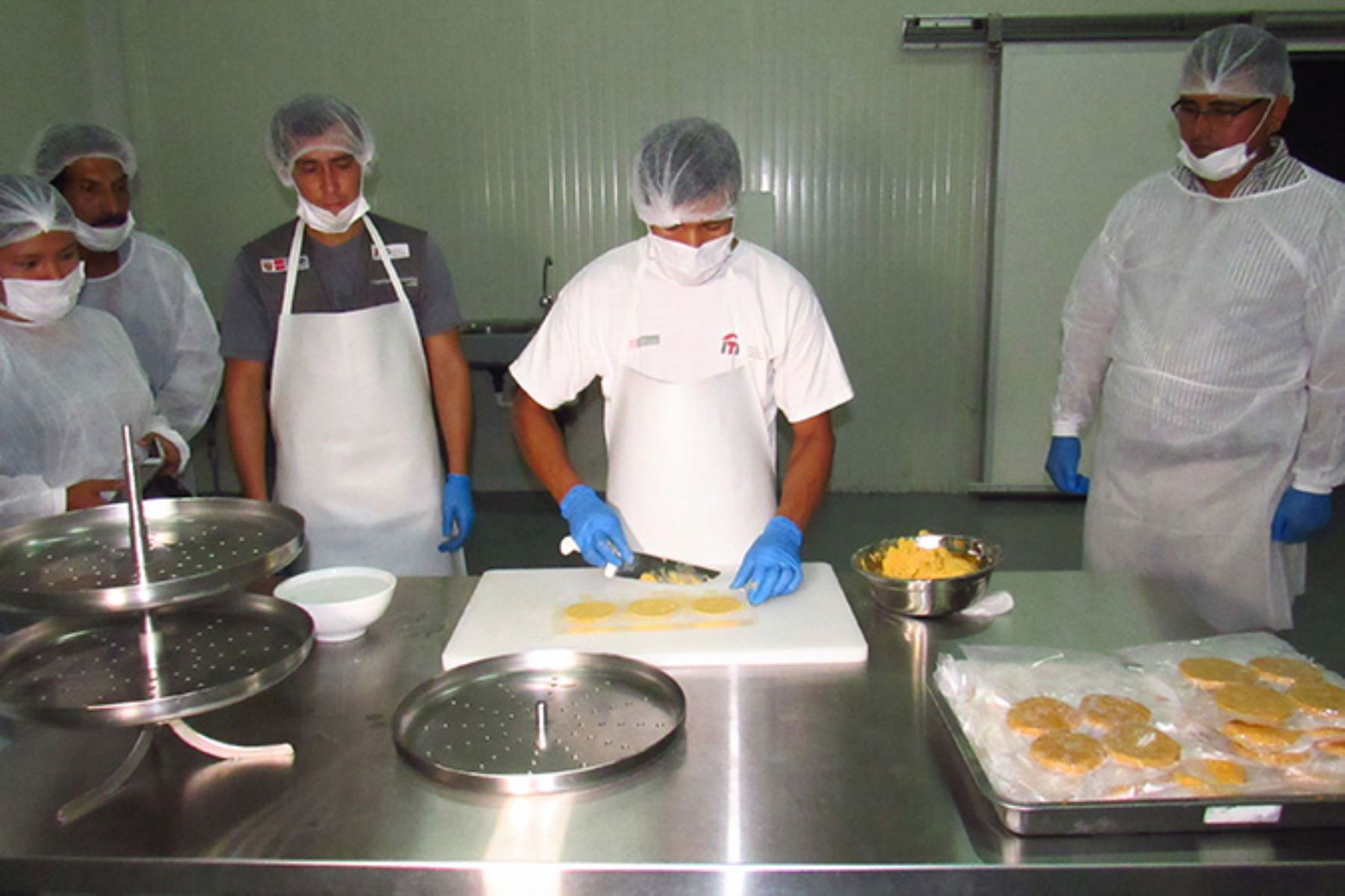 Emprendedores de Ucayali apuestan por el procesamiento de conservas de pescado.. ANDINA/Difusión