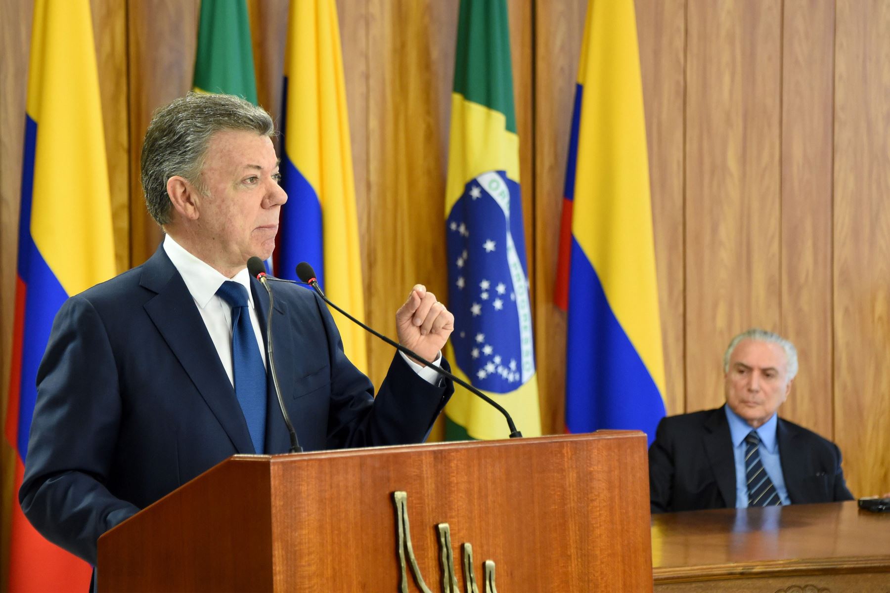 Juan Manuel Santos y Michel Temer. Foto: AFP.