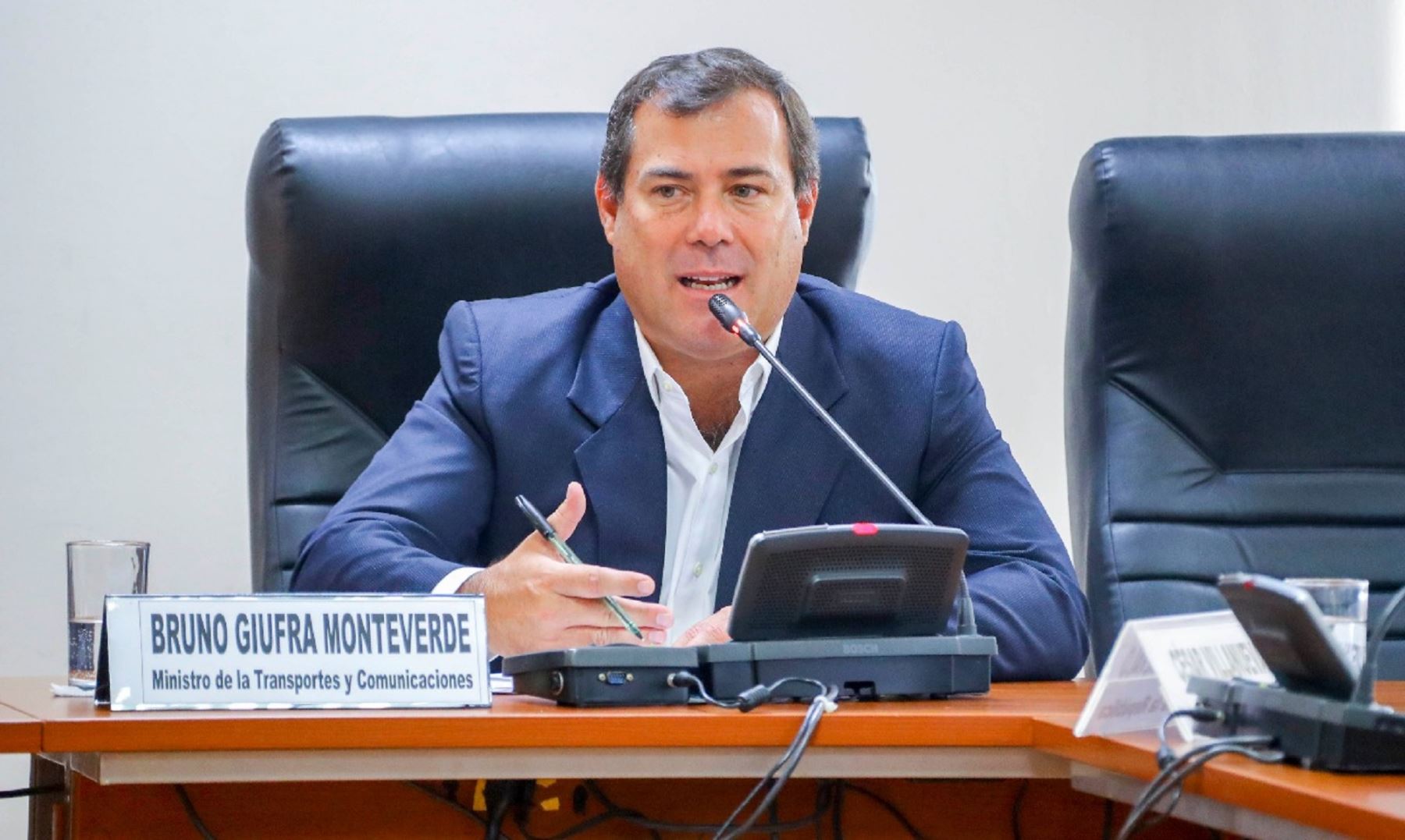 Ministro de Transporte, Bruno Giuffra afirma que su sector respeta a los pueblos indígenas y reservas naturales al elaborar proyectos.
