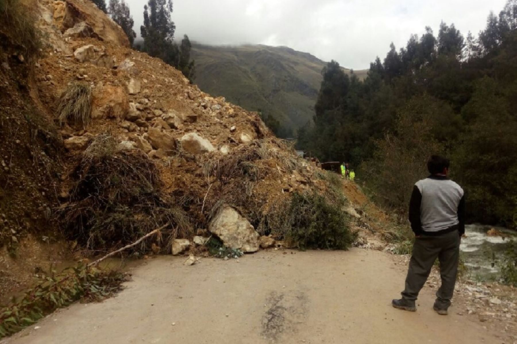 Huaico obstaculiza cerca de 20 horas vía Huancayo –Pariahuanca