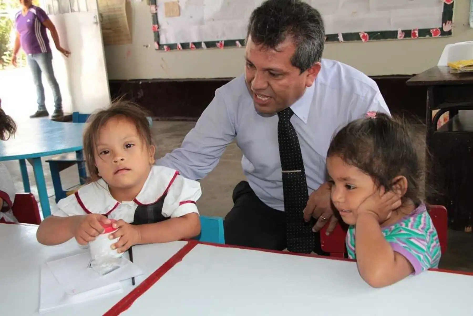 La población estudiantil de los Centros de Educación Básica Especial (Cebe) de la provincia de Chiclayo se incrementó este año en 17% respecto al 2017, debido principalmente a mejora en la infraestructura y al perfil de los profesionales de estas instituciones, informó el director de la Unidad de Gestión Educativa Local (Ugel) Chiclayo, Darío Balcázar Quintana.