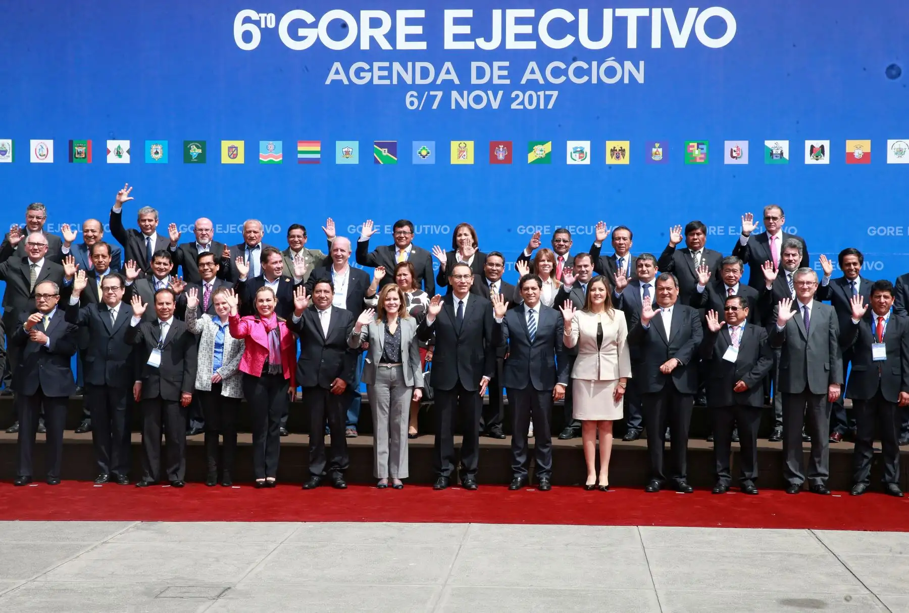 Martín Vizcarra Vicepresidente de la República y la jefa del Gabinete Ministerial, Mercedes Aráoz, se reúne en el VI Gore Ejecutivo, con los ministros de Estado y  los gobernadores regionales en Palacio de Gobierno. Foto: ANDINA/Vidal Tarqui