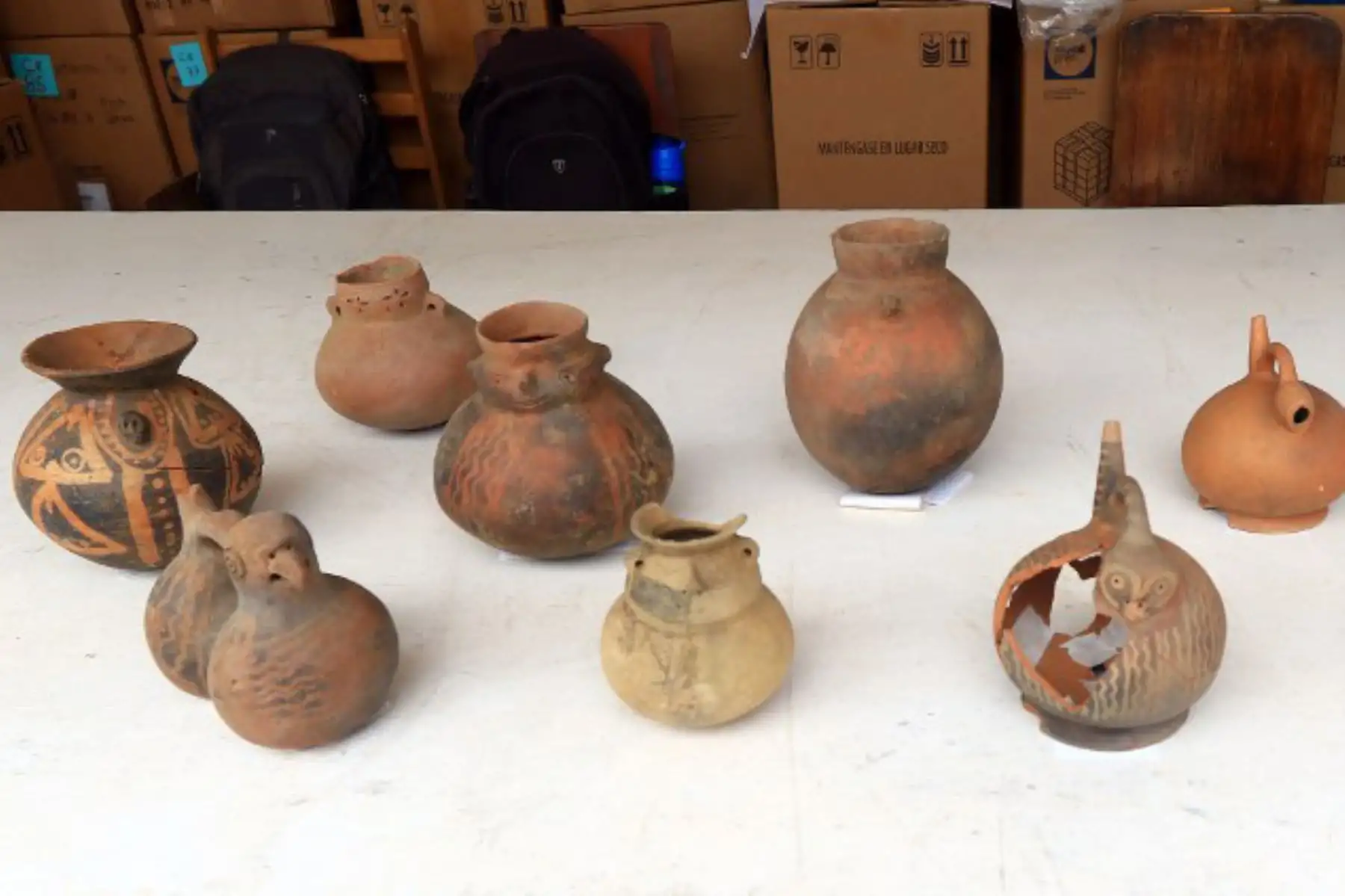 Artículos de alfarería de más de 1.500 años de antigüedad, que se encontraron en el pueblo costero norteño de Huanchaco, Perú. Foto:AFP