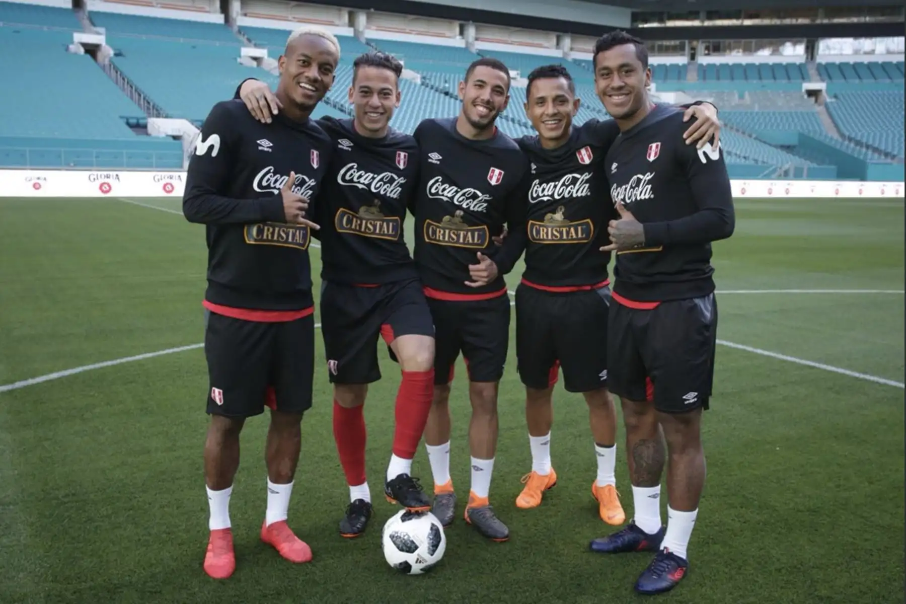 Selección peruana llegó al Hard Rock Stadium para  su primera practica y el reconocimiento de campo.Foto:ANDINA/Twiter FPF