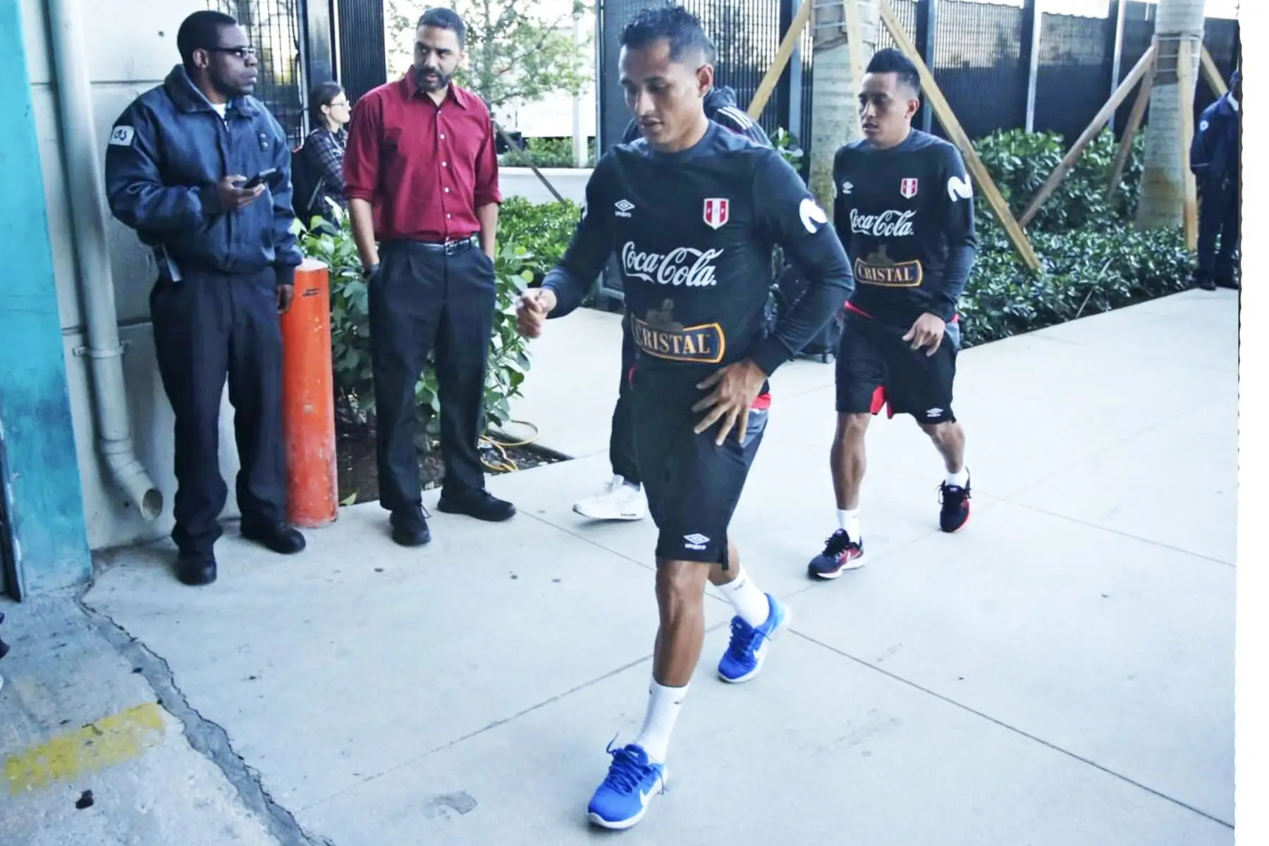 Selección peruana llegó al Hard Rock Stadium para  su primera practica y el reconocimiento de campo.Foto:ANDINA/Twiter FPF