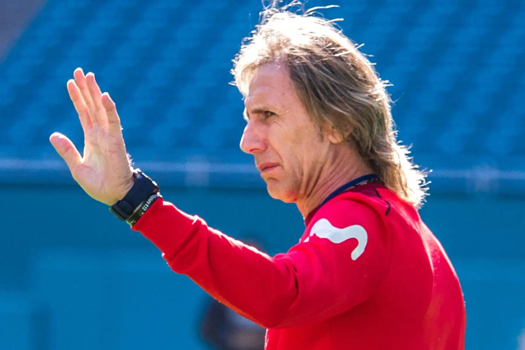 El director técnico de Perú, Ricardo Gareca, participa en el entrenamiento de la selección de fútbol, en el estadio Hard Rock de Miami. Foto: EFE.