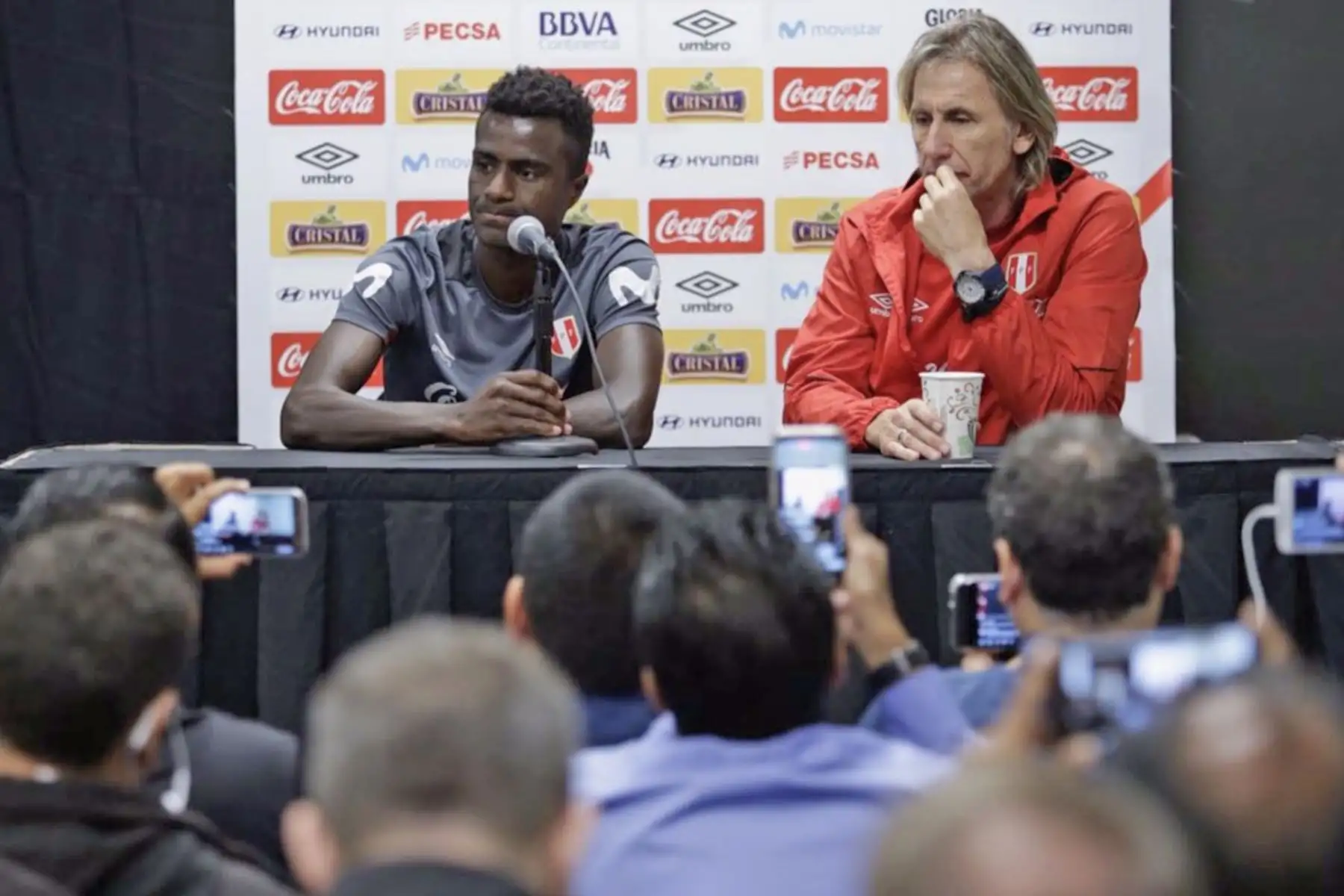 Conferencia de prensa del profesor Ricardo Gareca y Christian Ramos en el Hard Rock Stadium. Foto: ANDINA/Twiter-FPF.