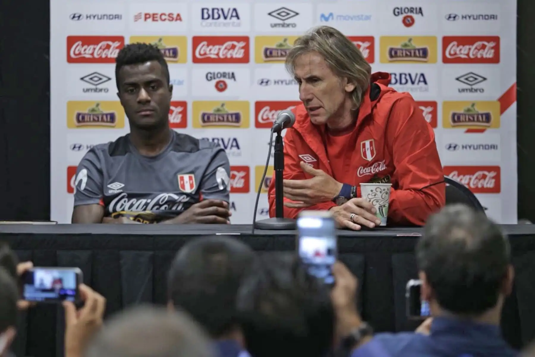 Conferencia de prensa del profesor Ricardo Gareca y Christian Ramos en el Hard Rock Stadium. Foto: ANDINA/Twiter-FPF.