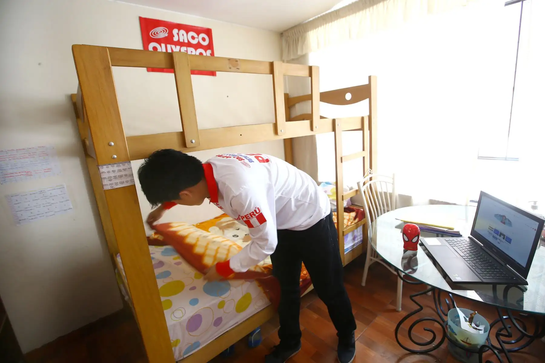 Raúl aún vive en la residencia del colegio Saco Oliveros, institución educativa donde se formó durante toda la secundaría. En ese tiempo él logró coronarse campeón mundial de matemáticas. Foto: ANDINA/Melina Mejía.