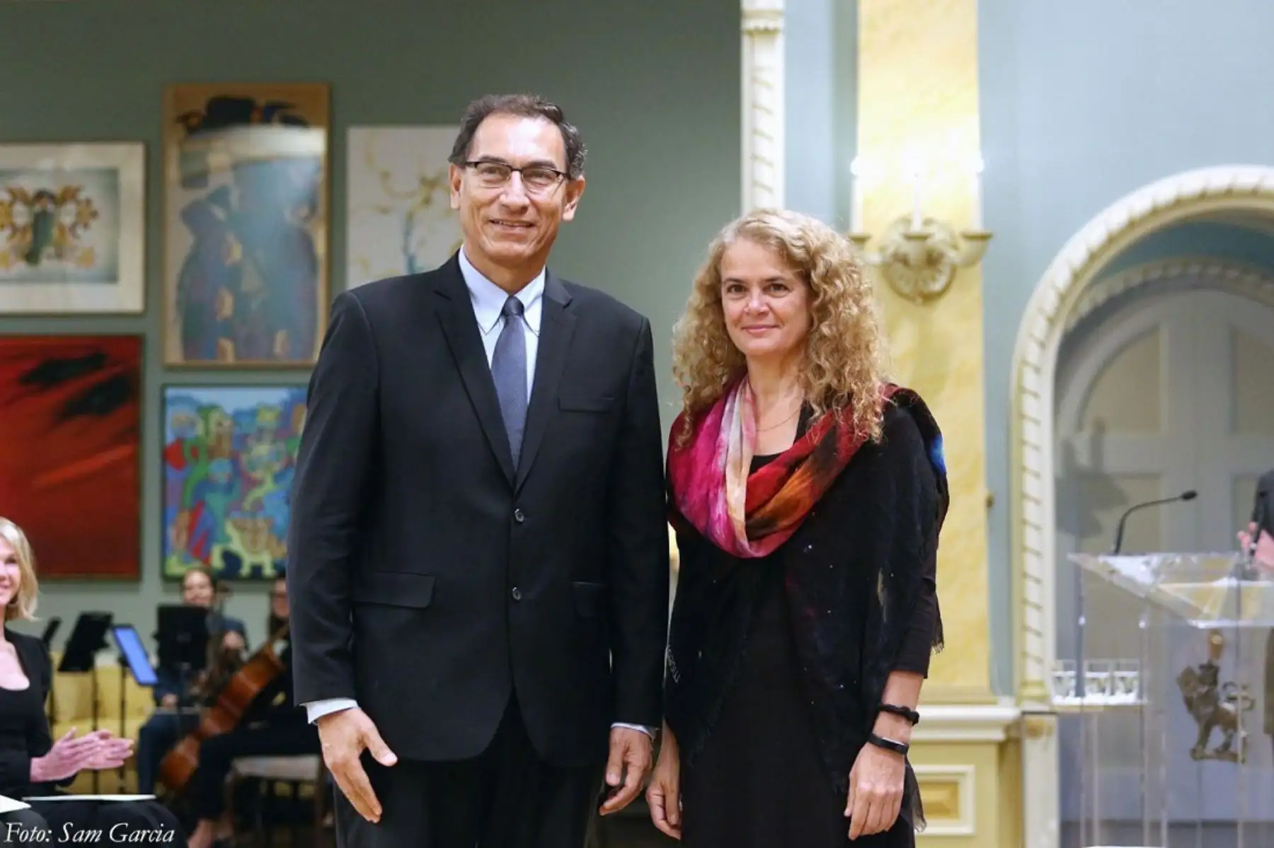 Luego de dejar el cargo de ministro de Transportes, Martín Vizcarra fue designado embajador del Perú en Canadá. La imagen corresponde a la ceremonia en la que presentó sus cartas credenciales como embajador del Perú ante Julie Payette, gobernadora general de Canadá. Foto: Embajada del Perú en Canadá.