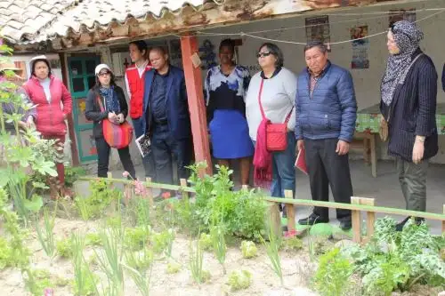 Una delegación de funcionarios del gobierno sudafricano visitó a usuarios del proyecto Haku Wiñay del Foncodes en el distrito de Chambará, provincia de Concepción, región Junín, y comprobó los avances e impactos de este proyecto productivo que contribuye a la seguridad alimentaria y la autonomía económica de la población más pobre.