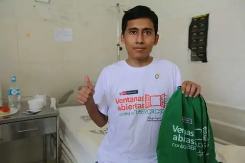 Claudio Espinoza, ex campeón mundial de matemáticas en el 2003 recuperó la salud y la esperanza. La TB que lo afectó fue controlada.