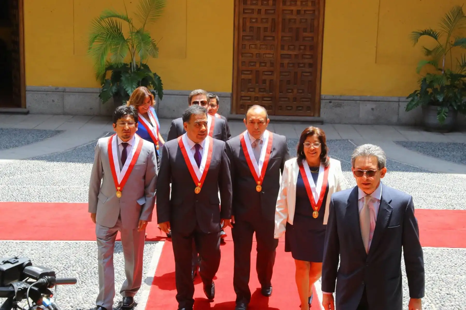 Martín Vizcarra recibe a la comisión de anuncio en el Palacio de Torre Tagle. Foto: ANDINA/ Andrés Valle