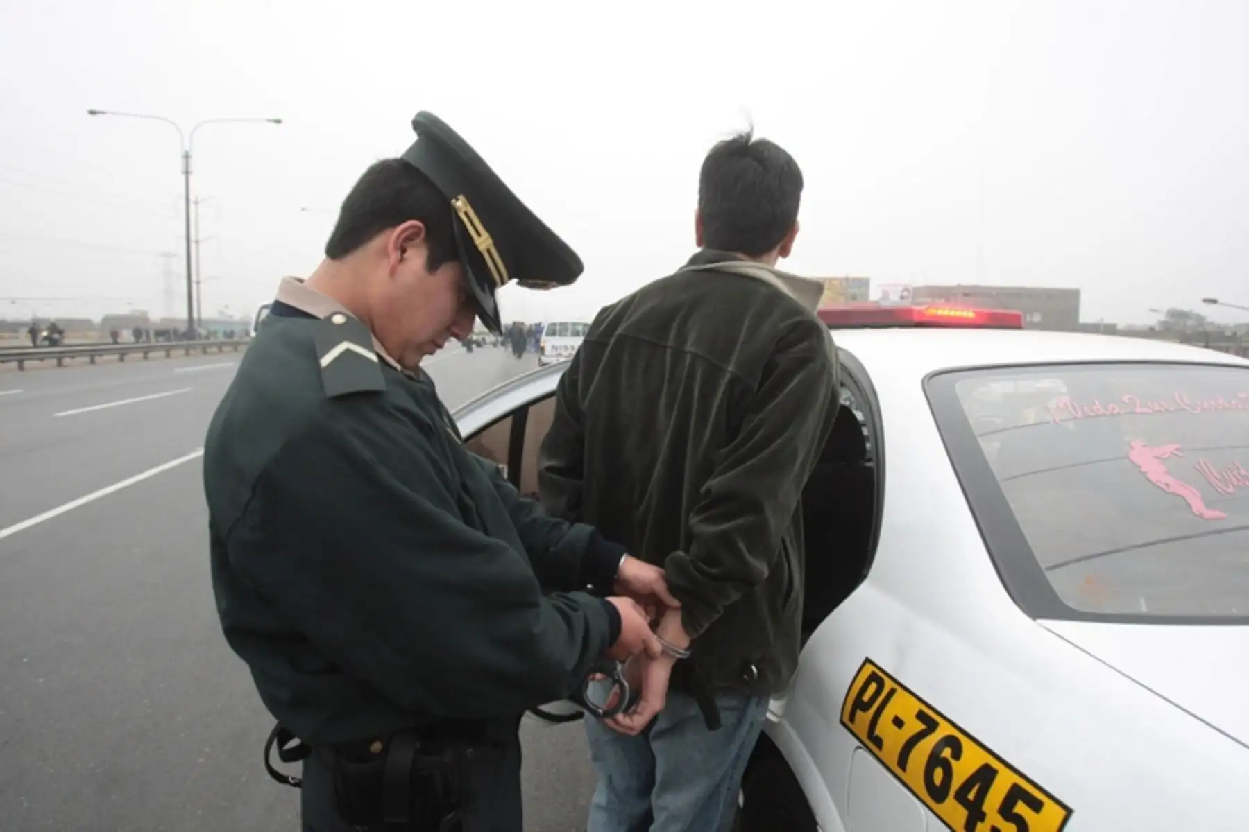 Efectivos del Departamento de Investigación Criminal (Depincri) de la Policía Nacional del Perú (PNP) capturaron a dos presuntos delincuentes que portaban armas de fuego e intentaron asaltar un camión en el distrito de Paiján, provincia de Ascope, región La Libertad.