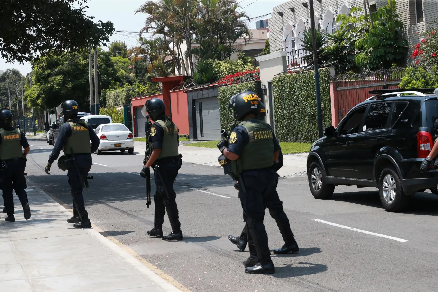 Fiscal Marcial Paucar dirige allanamiento en vivienda de PPK en San Isidro .Foto: ANDINA/Norman Córdova