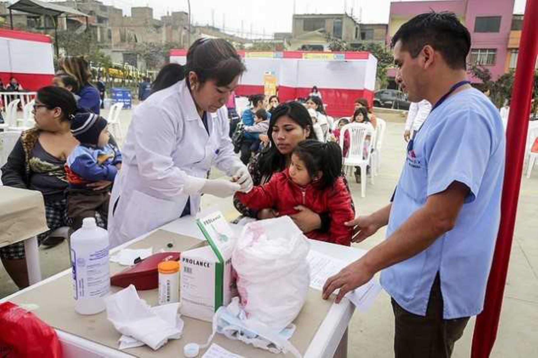 El gremio de laboratorios peruanos apoya la reducción de la Anemia en el Vraem desde el 2014 con la donación de medicamentos anti infecciosos y contra la desnutrición. ANDINA/Difusión