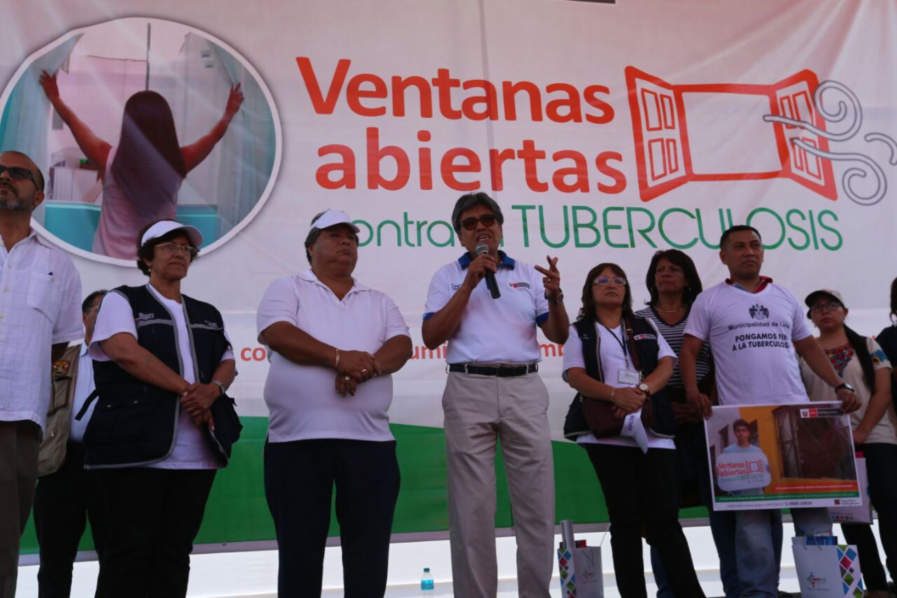 Salinas participó en feria informativa por el Día Mundial de Lucha Contra la Tuberculosis. Foto: Difusión.