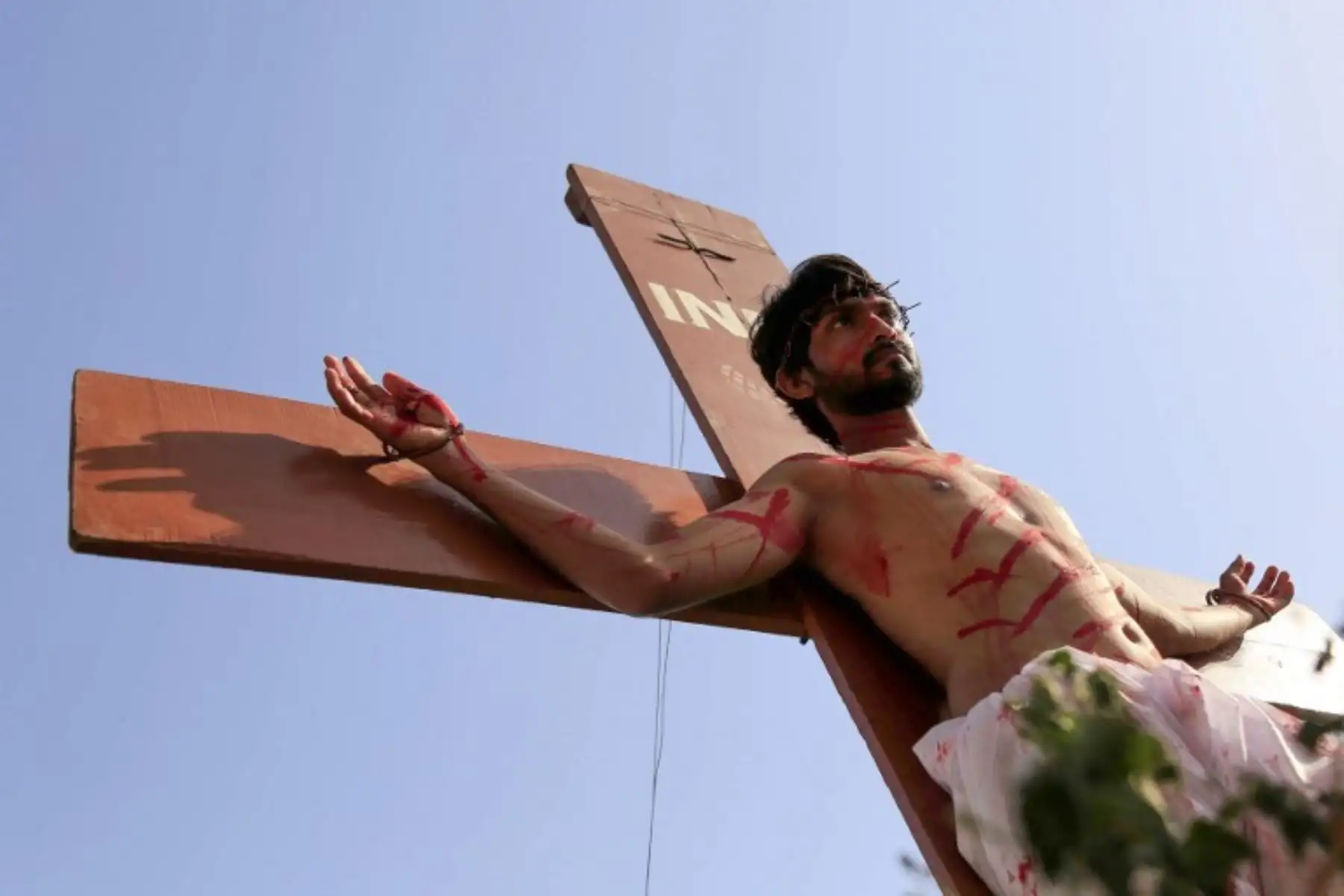 Un devoto cristiano participa en la procesión del Domingo de Ramos en AjmerFoto:AFP