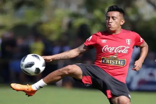 Cueva entrenó y no está en duda su participación ante Islandia