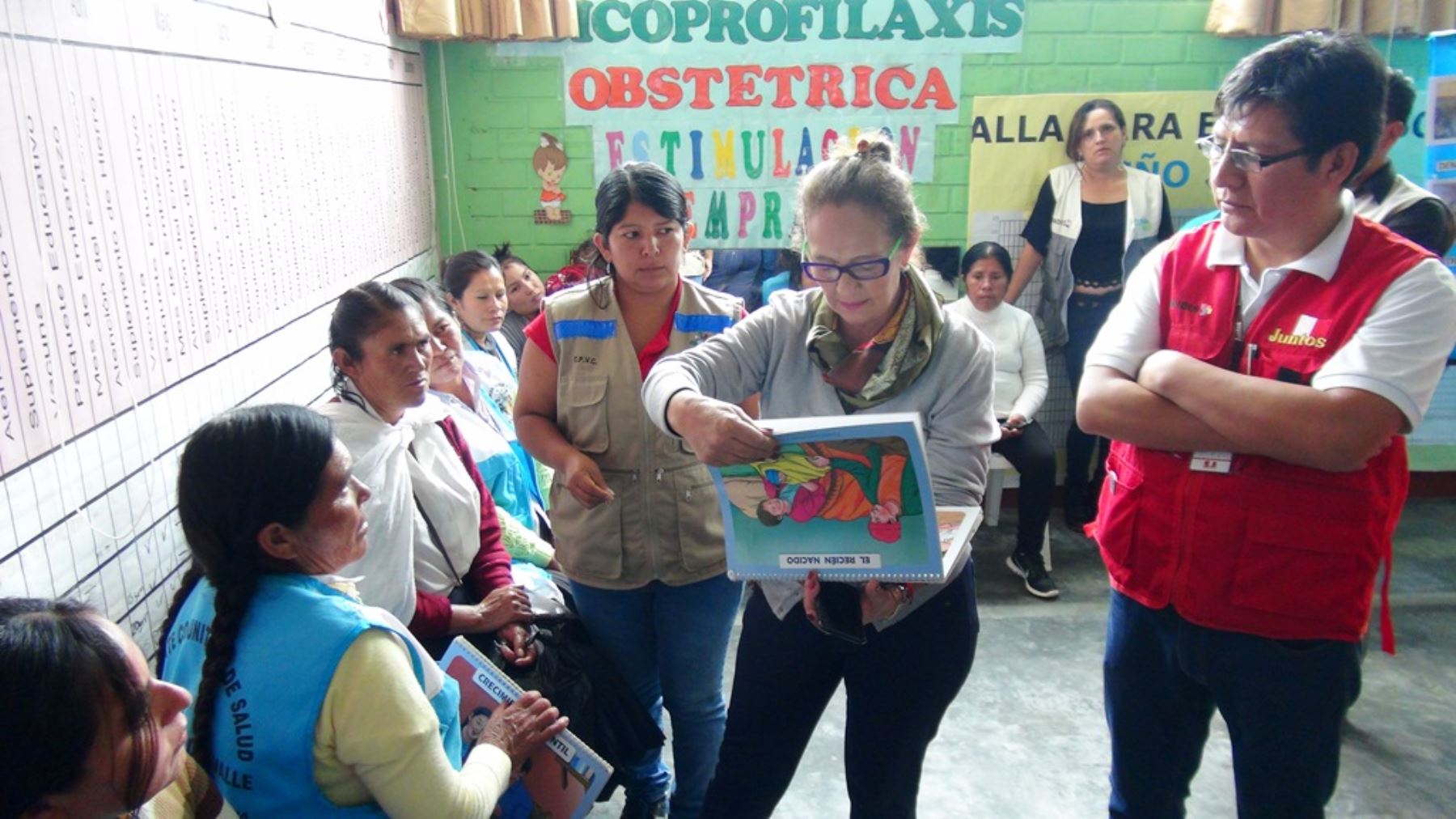 Ministra ecuatoriana Berenice Cordero viajó a Huánuco en compañía de autoridades peruanas. Foto: Difusión