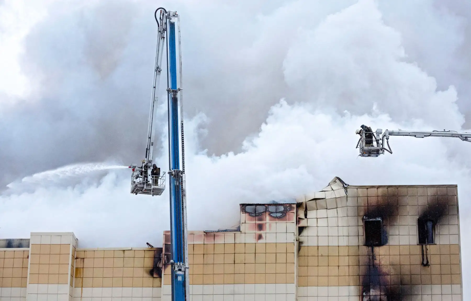 53 muertos en un incendio en centro comercial de Siberia. Foto: AFP