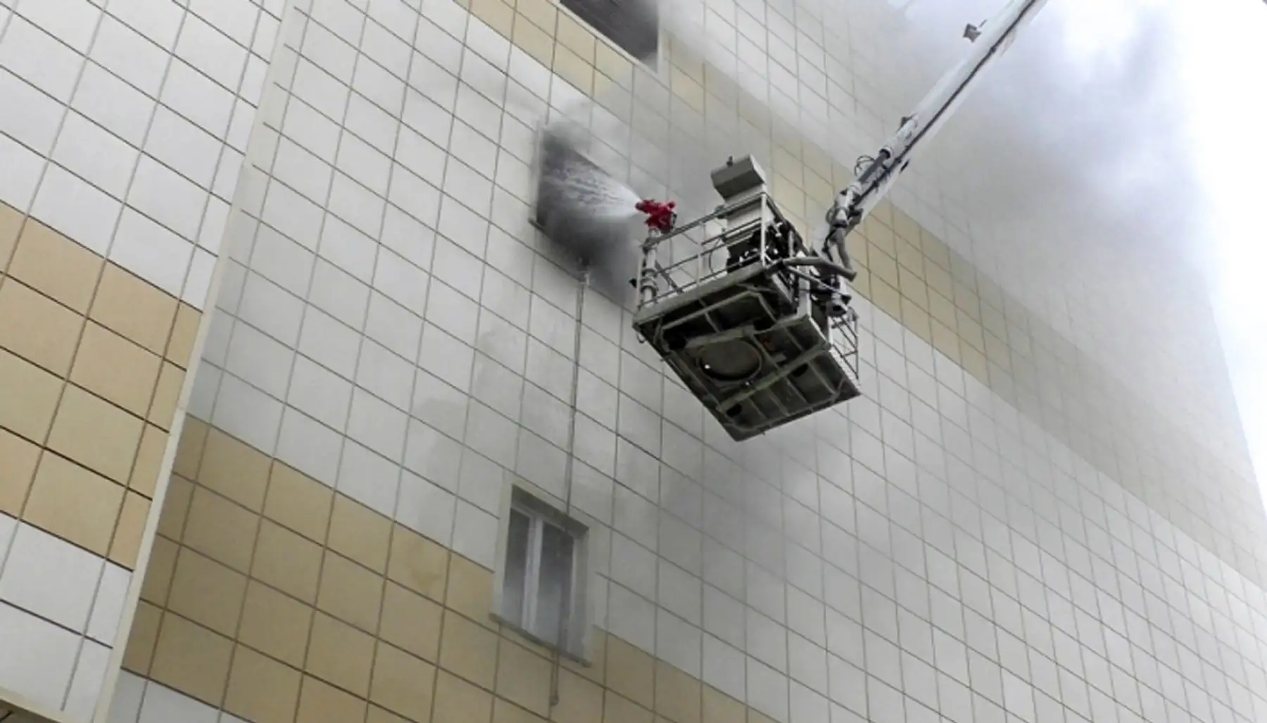 53 personas murieron tras el incendio en un centro comercial en la ciudad rusa de Kemerovo. Foto: AFP