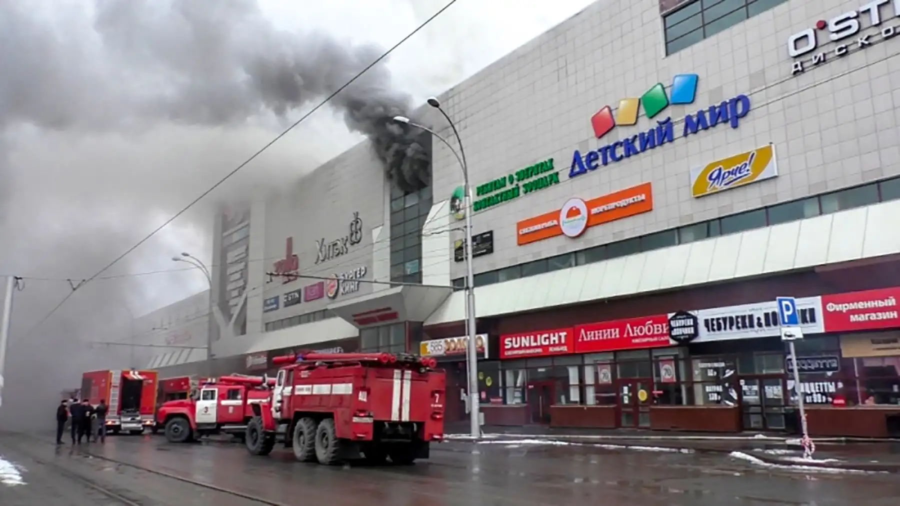 53 personas murieron tras el incendio en un centro comercial en la ciudad rusa de Kemerovo. Foto: AFP