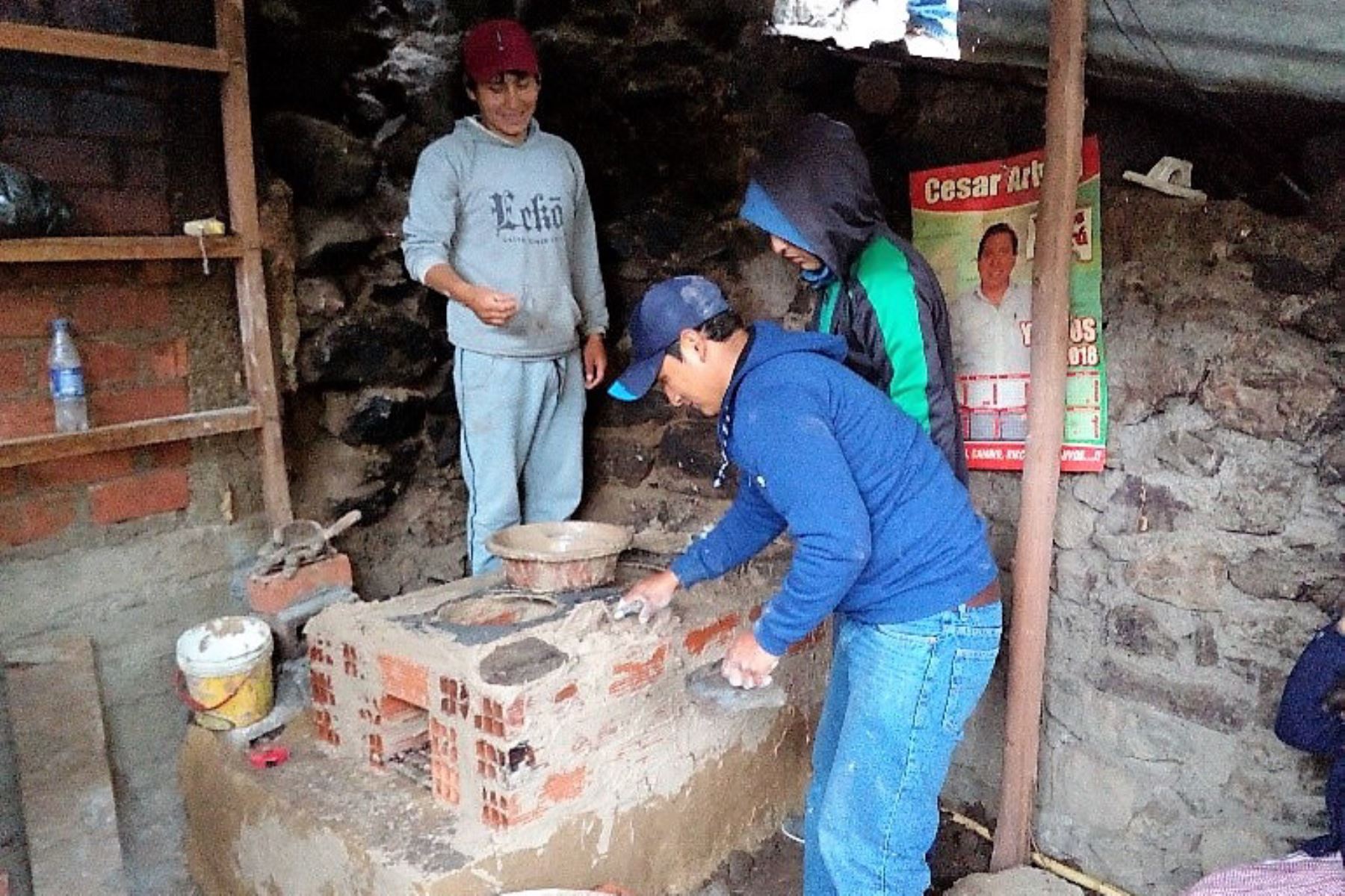 Líderes comunales de Yauyos se capacitan en construcción de cocinas mejoradas.Foto:  ANDINA/Difusión.