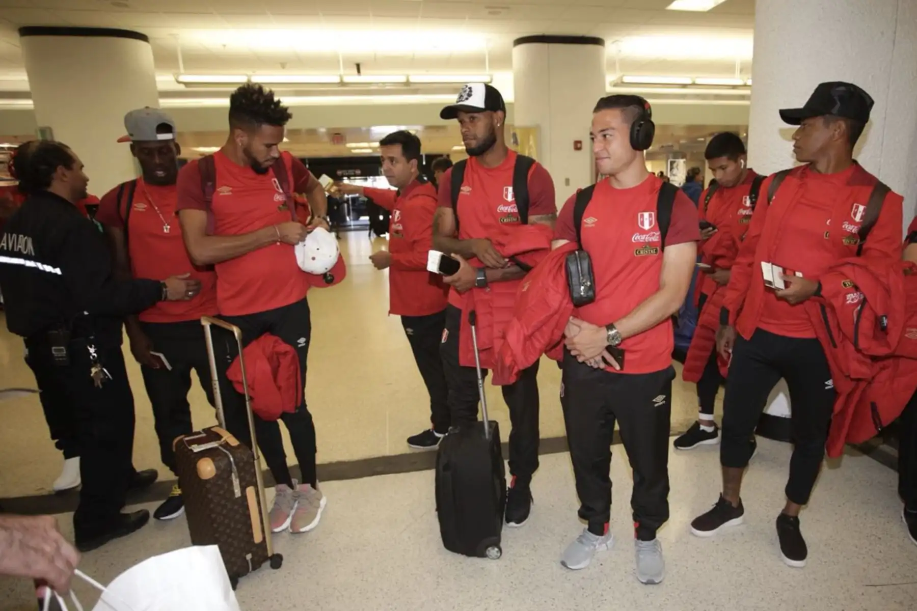 Selección peruana de fútbol viaja a Nueva York para jugar un partido amistoso con su similar de Islandia. Foto: Twitter/FPF.